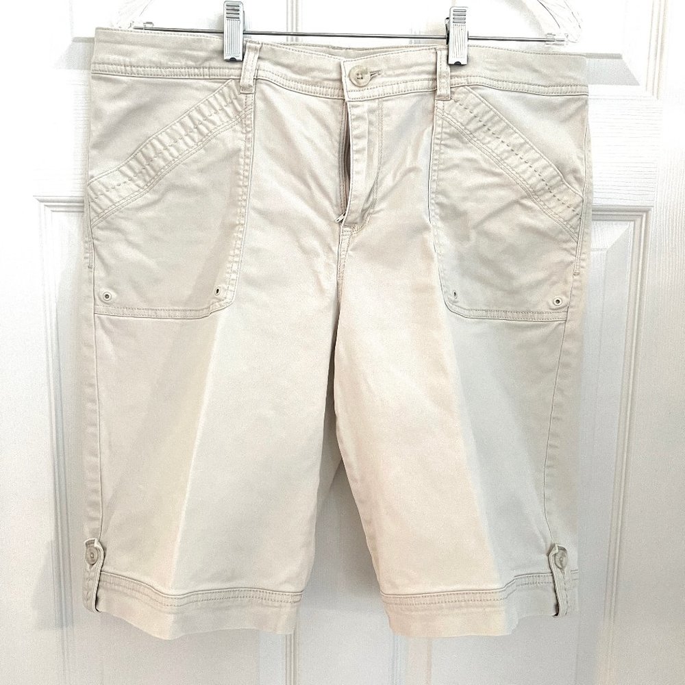 Pre-owned Women's Calvin Klein Khaki Shorts, Cream, Size 12 Reg, Inseam 1…